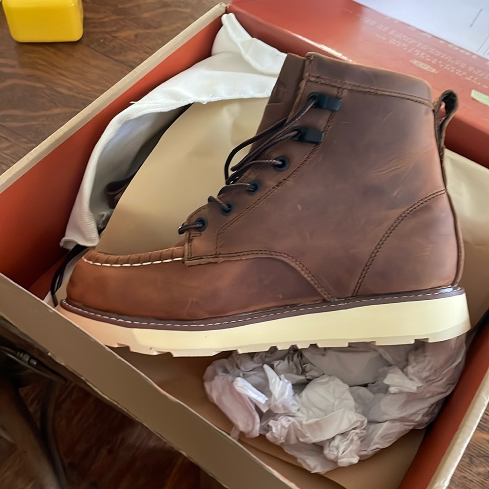 NWT Brunt boots